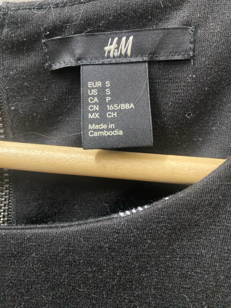 Vestido negro estampado H&M talla S - 1