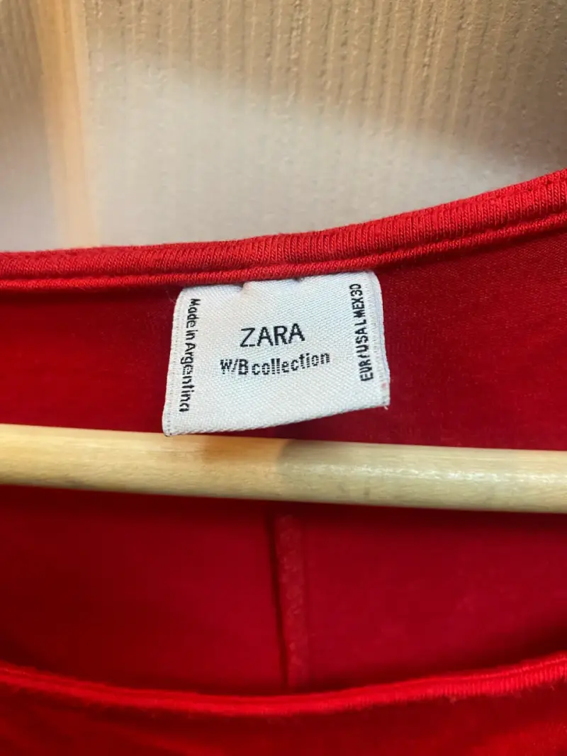 Blusa roja de manga larga Zara - 1