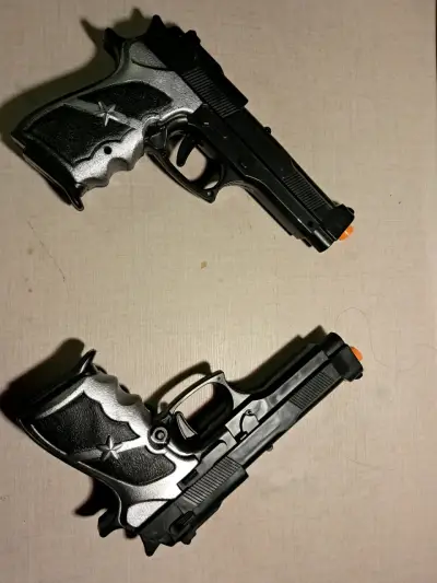 Pistolas de juguete con diseño estelar - miniatura 1