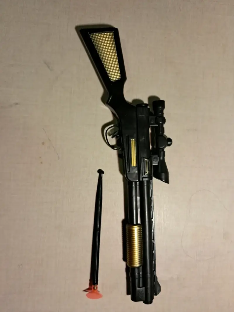 Rifle de juguete con mira telescópica y dardo - 1