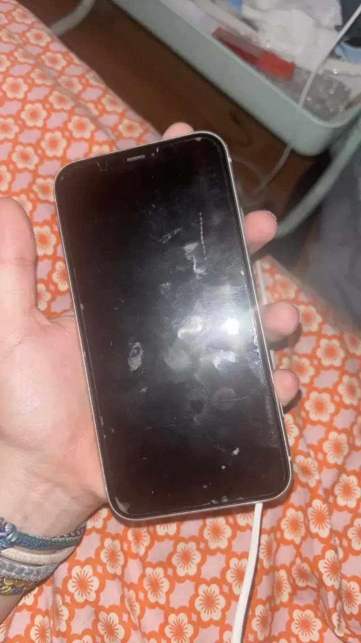 iPhone 11 blanco en buen estado - 2
