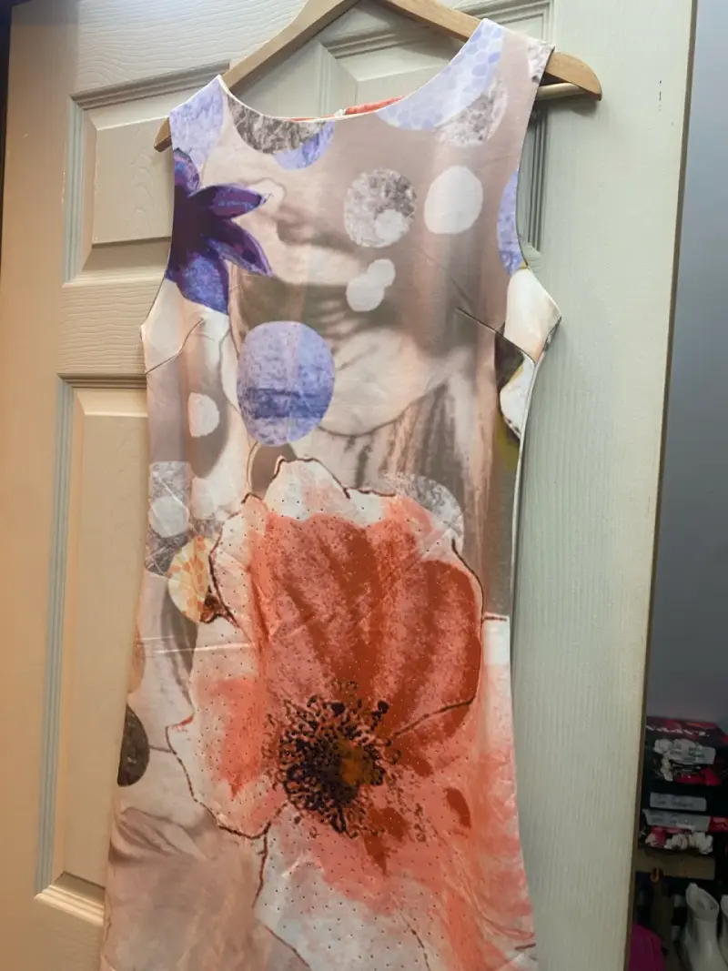 Vestido sin mangas con estampado floral - 1