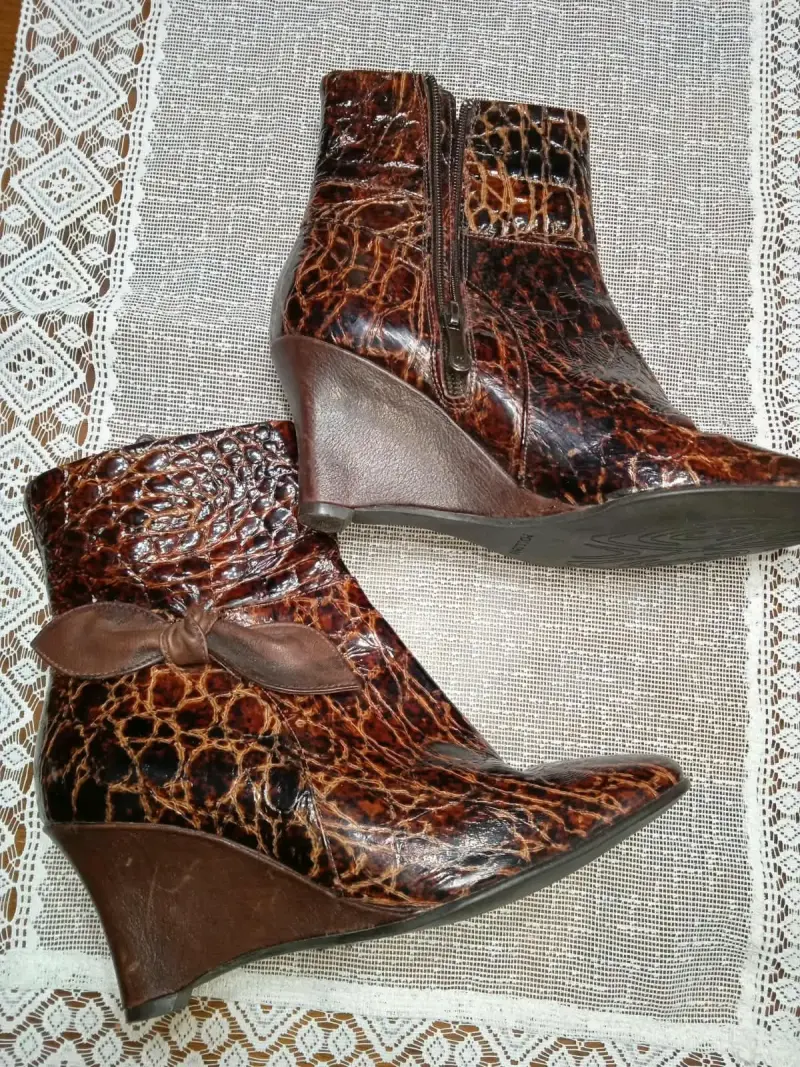 Botines de cuero animal print con tacón - 2