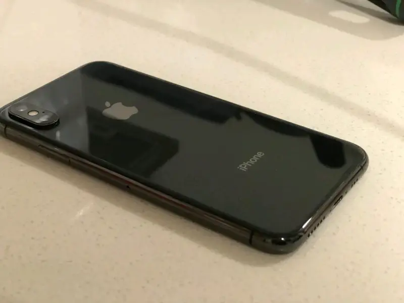 iPhone XS en buen estado color negro - 2