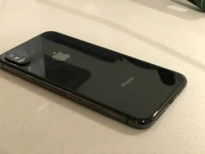 iPhone XS en buen estado color negro - miniatura 2
