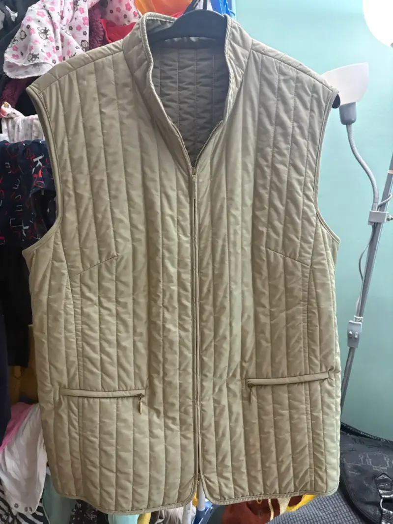 Chaleco acolchado sin mangas beige - 2