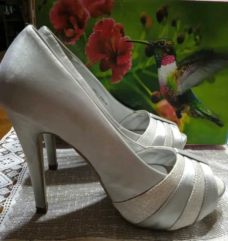 Zapatos de Tacón Plateados Elegantes - 1