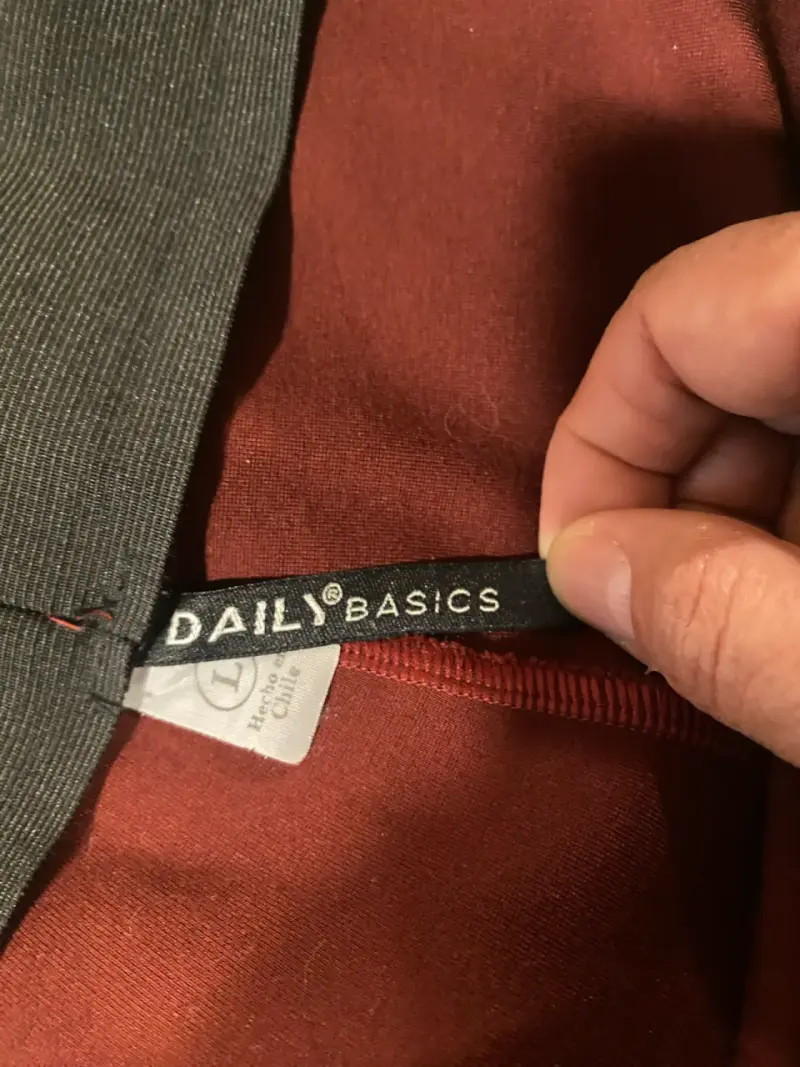 Pantalones burdeos Daily Basics para mujer - 1