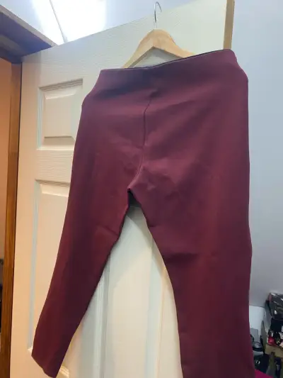 Pantalones burdeos Daily Basics para mujer - miniatura 4