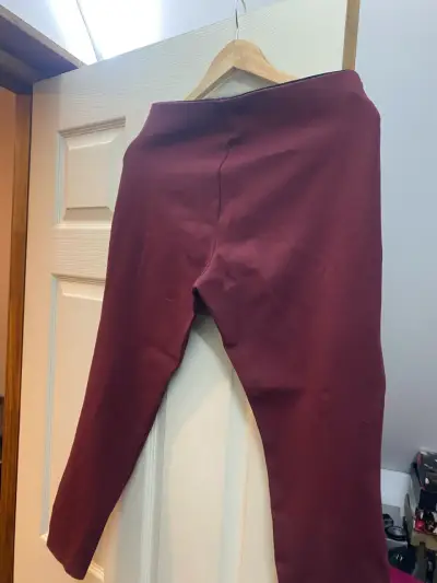 Pantalones burdeos Daily Basics para mujer - miniatura 5