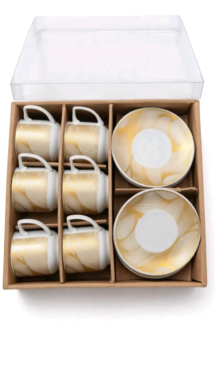 Juego de Tazas y Platillos de Cerámica Dorados - 1