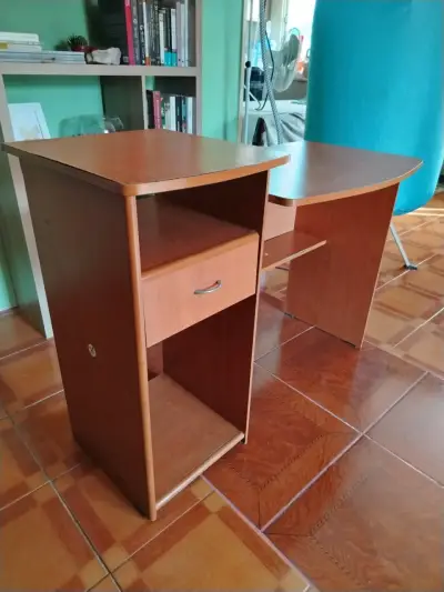 Escritorio de madera con cajón y estante - miniatura 1