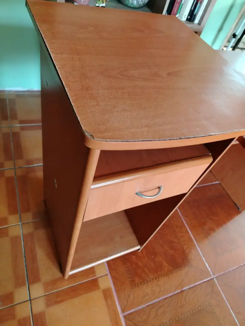 Escritorio de madera con cajón y estante - 5