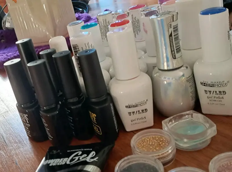 Kit de decoración de uñas con esmaltes y accesorios - 2