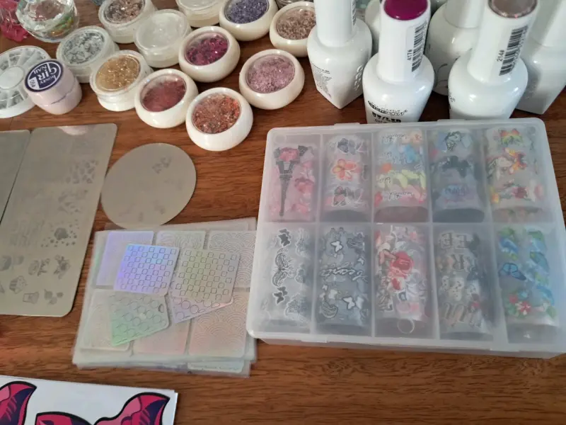 Kit de decoración de uñas con esmaltes y accesorios - 3