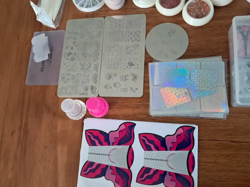Kit de decoración de uñas con esmaltes y accesorios - 5