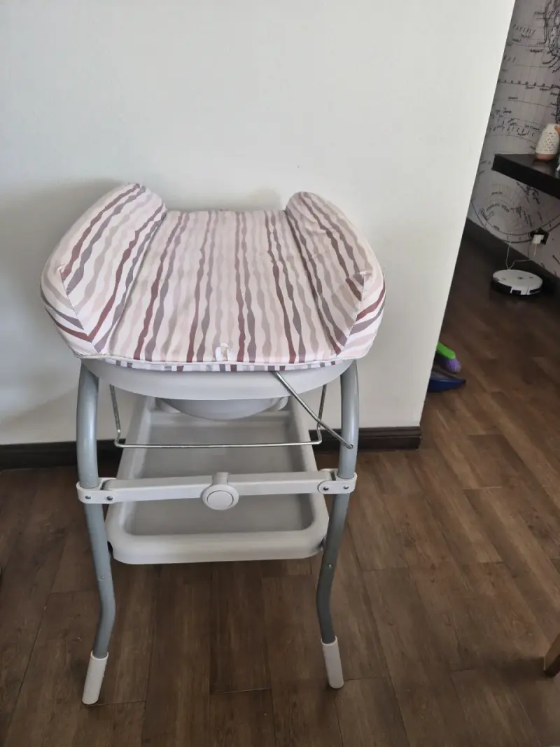 Mudador de bebé plegable con bañera integrada - 3