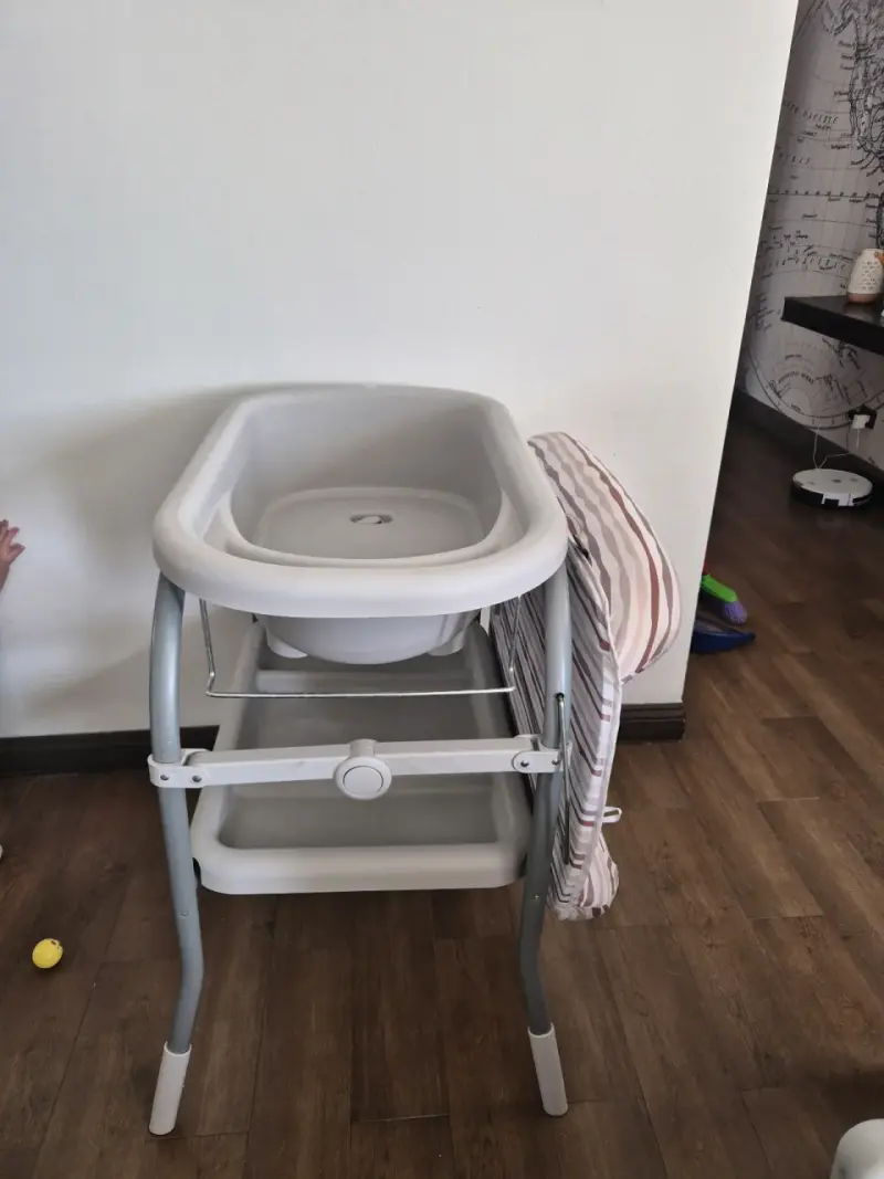 Mudador de bebé plegable con bañera integrada - 5