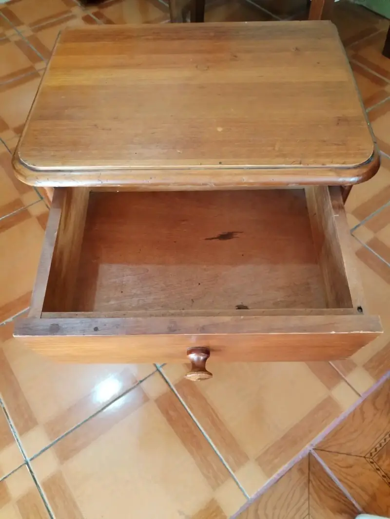 Mesa de noche de madera con cajón - 2