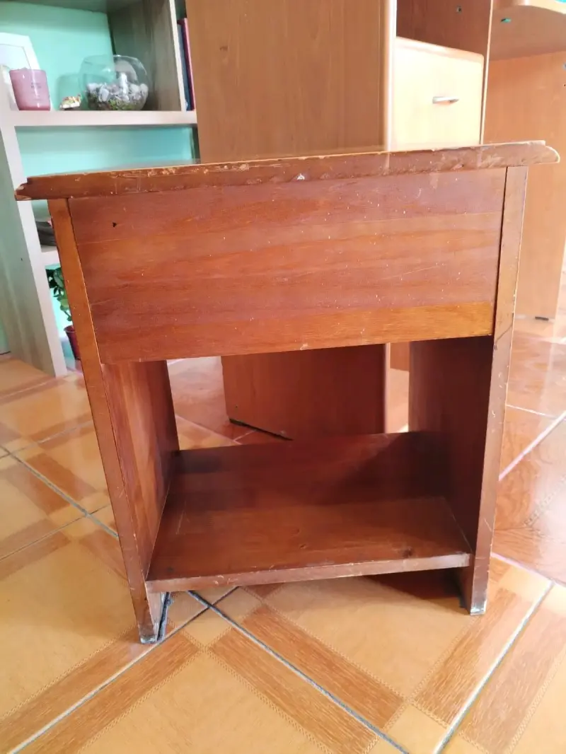 Mesa de noche de madera con cajón - 3