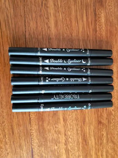 Set de delineadores y polvos de hadas Favorbeauty - miniatura 3