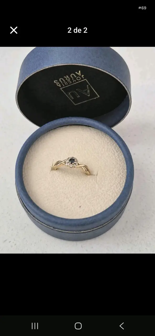 Anillo de oro con piedra negra y diamantes