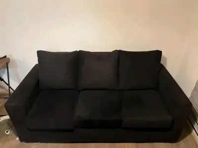 Sofá de dos plazas negro en buen estado - miniatura 2