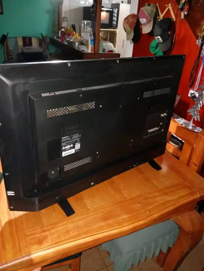 Televisor Sony LED 40 pulgadas en buen estado - 2