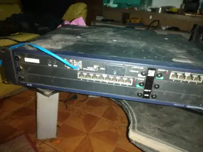 UPS Tripp Lite SmartPro 2200VA para Servidores - miniatura 1