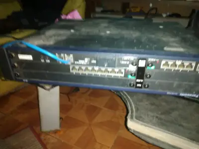UPS Tripp Lite SmartPro 2200VA para Servidores - miniatura 3