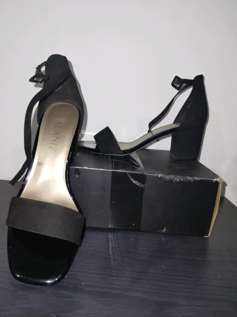 Sandalias de tacón negro Alaniz elegantes - 2