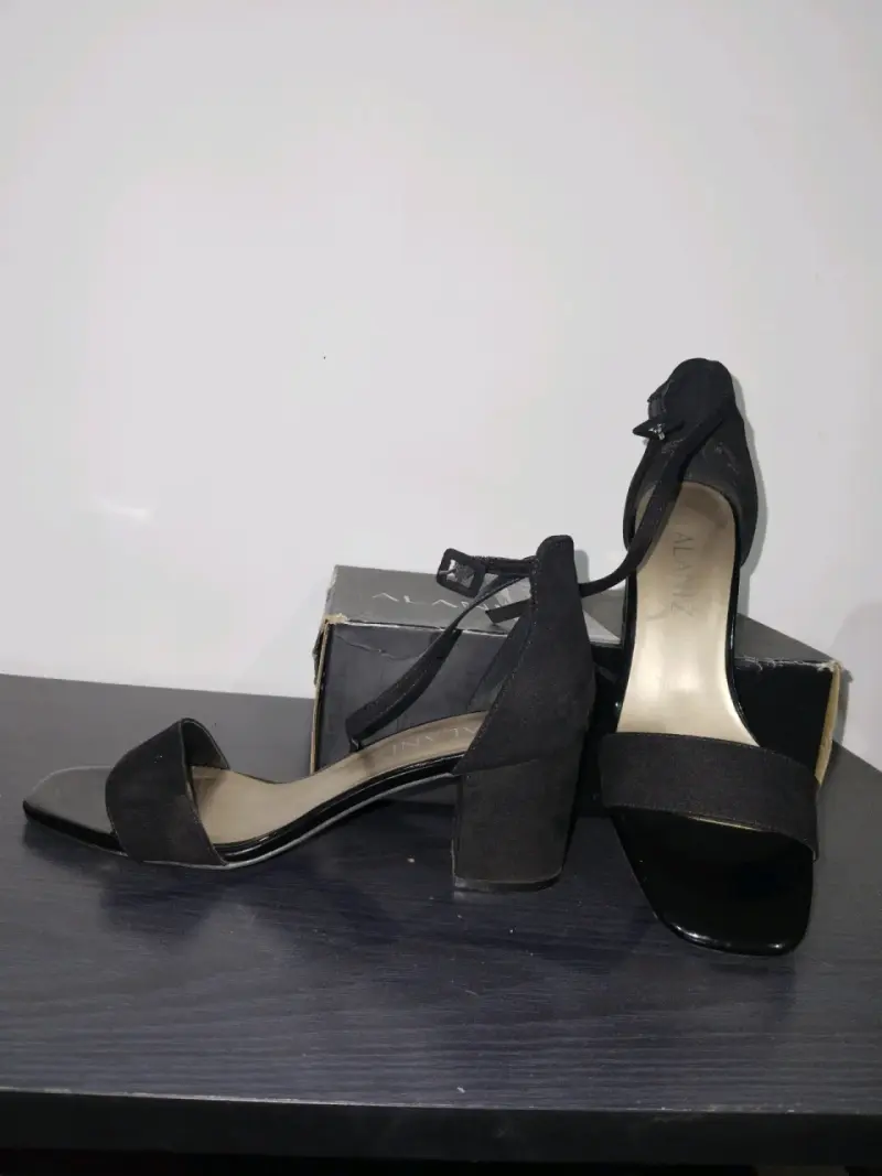 Sandalias de tacón negro Alaniz elegantes - 4