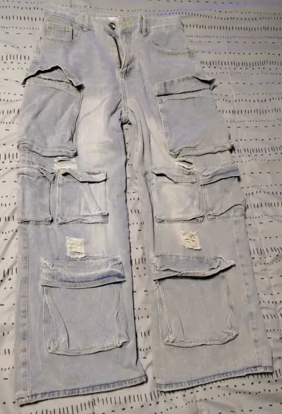 Jeans cargo de mezclilla desgastados para hombre - miniatura 1