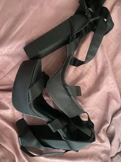 Sandalias de tacón alto negras con cintas Gotta - miniatura 1