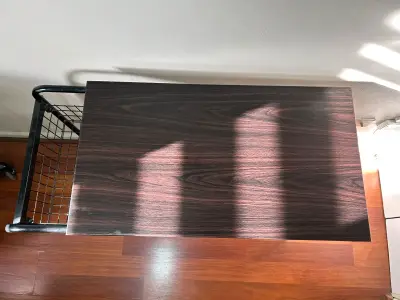 Escritorio compacto con canasta lateral - miniatura 3