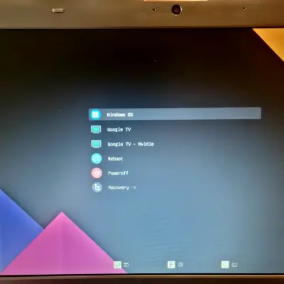 Laptop Samsung con Windows 11 y Google TV - miniatura 1