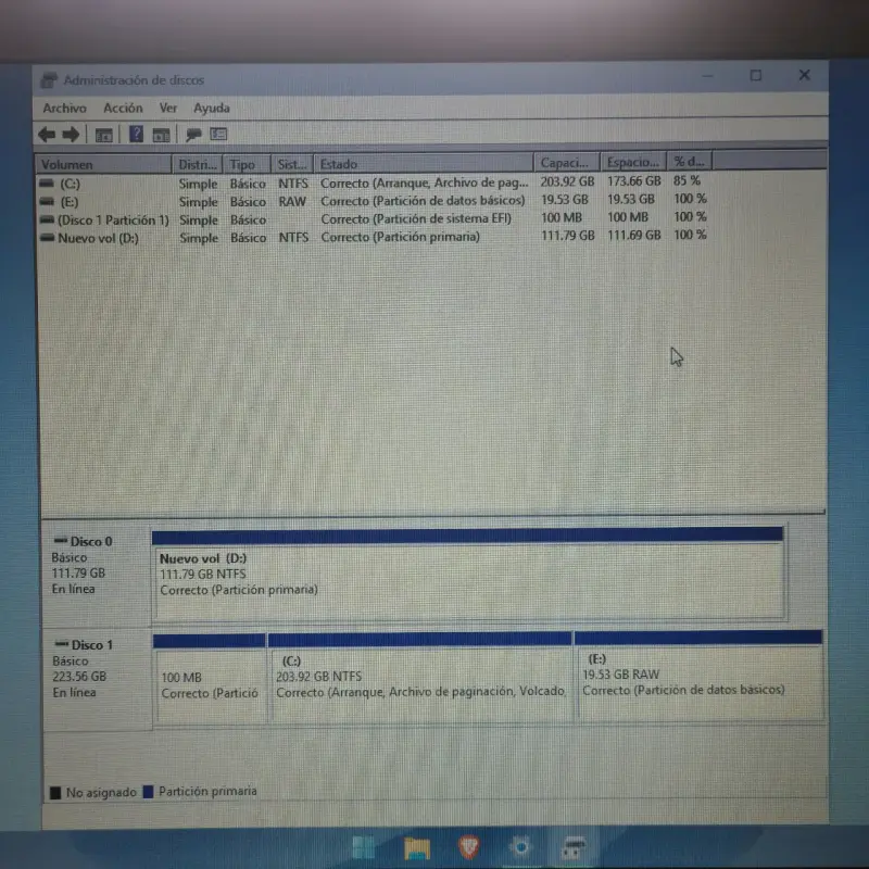 Laptop Samsung con Windows 11 y Google TV - 4