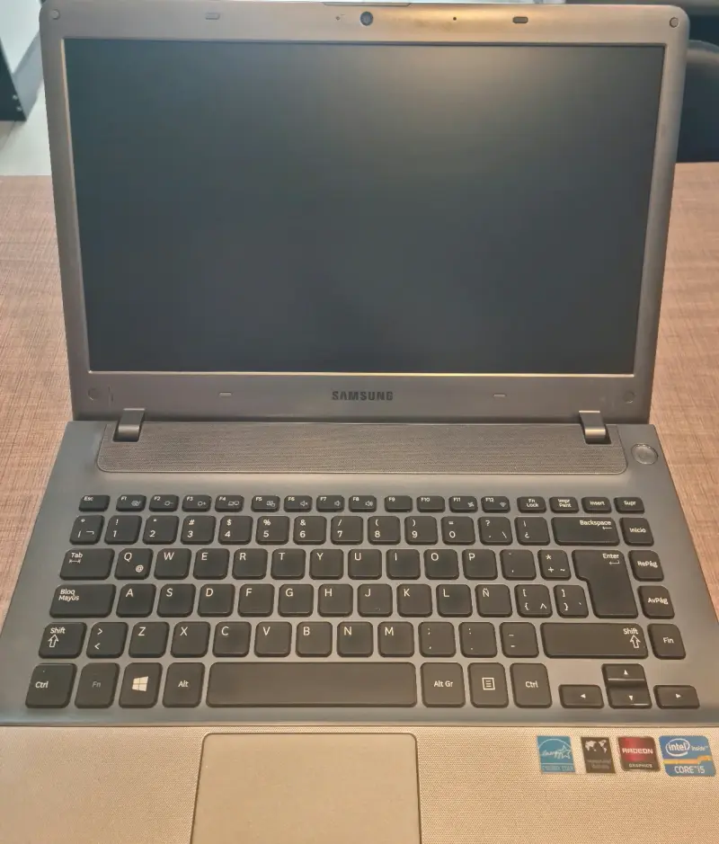 Laptop Samsung con Windows 11 y Google TV - 6