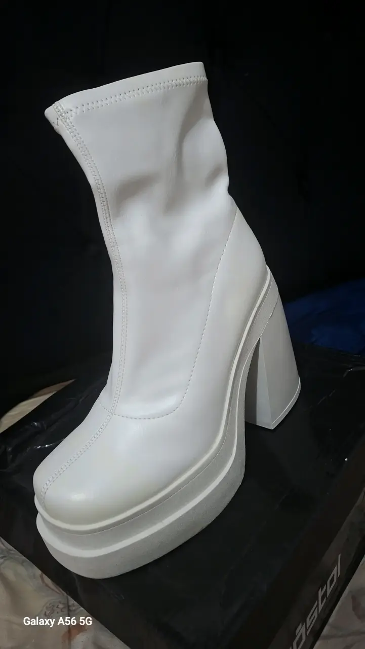 Botas blancas de plataforma con tacón alto - 3