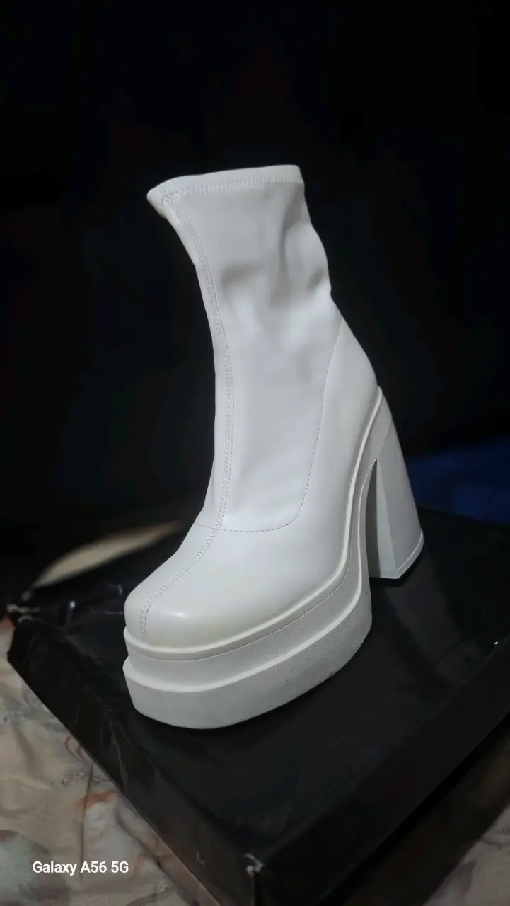 Botas blancas de plataforma con tacón alto - 4
