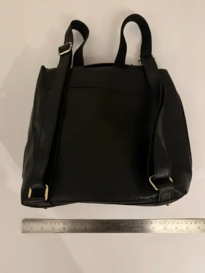 Mochila negra elegante - miniatura 2