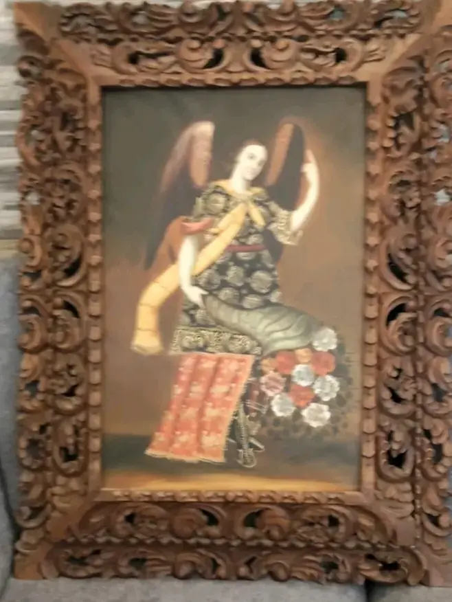 Cuadro de ángel barroco c/ marco tallado en madera