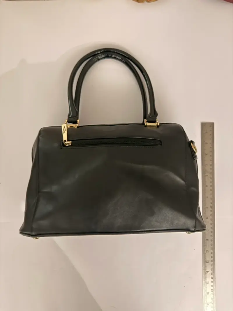 Bolso de mano negro con detalles dorados - 3