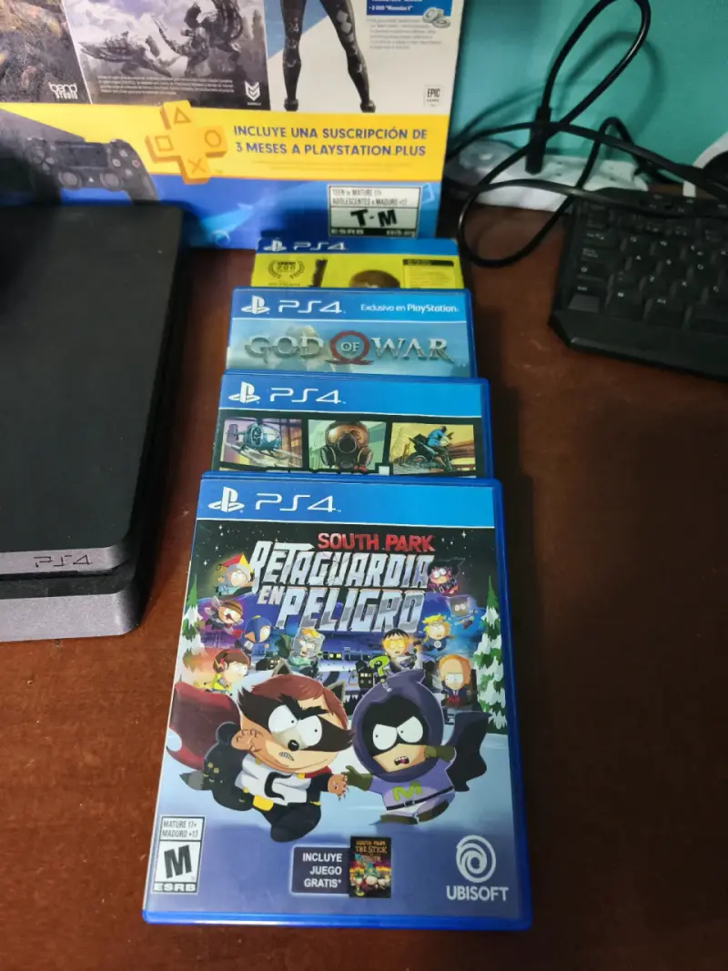 Consola PS4 Slim 1TB con Juegos - 2