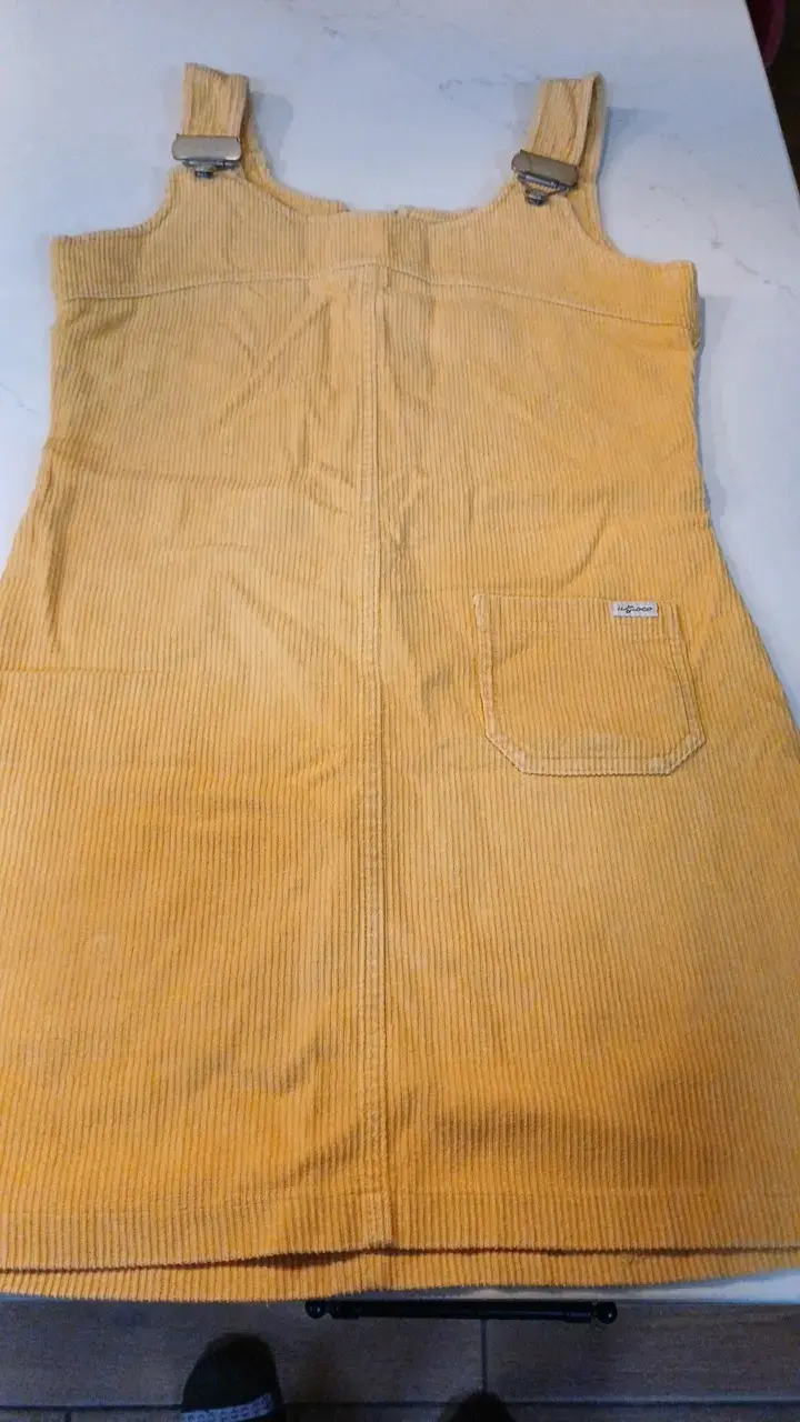 Vestido jardinera amarillo para mujer