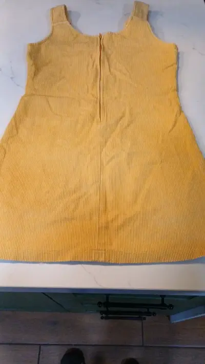 Vestido jardinera amarillo para mujer - miniatura 4