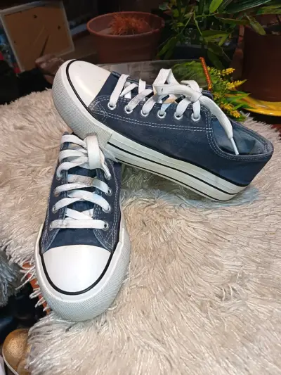 Zapatillas de lona azul con suela gruesa - miniatura 1