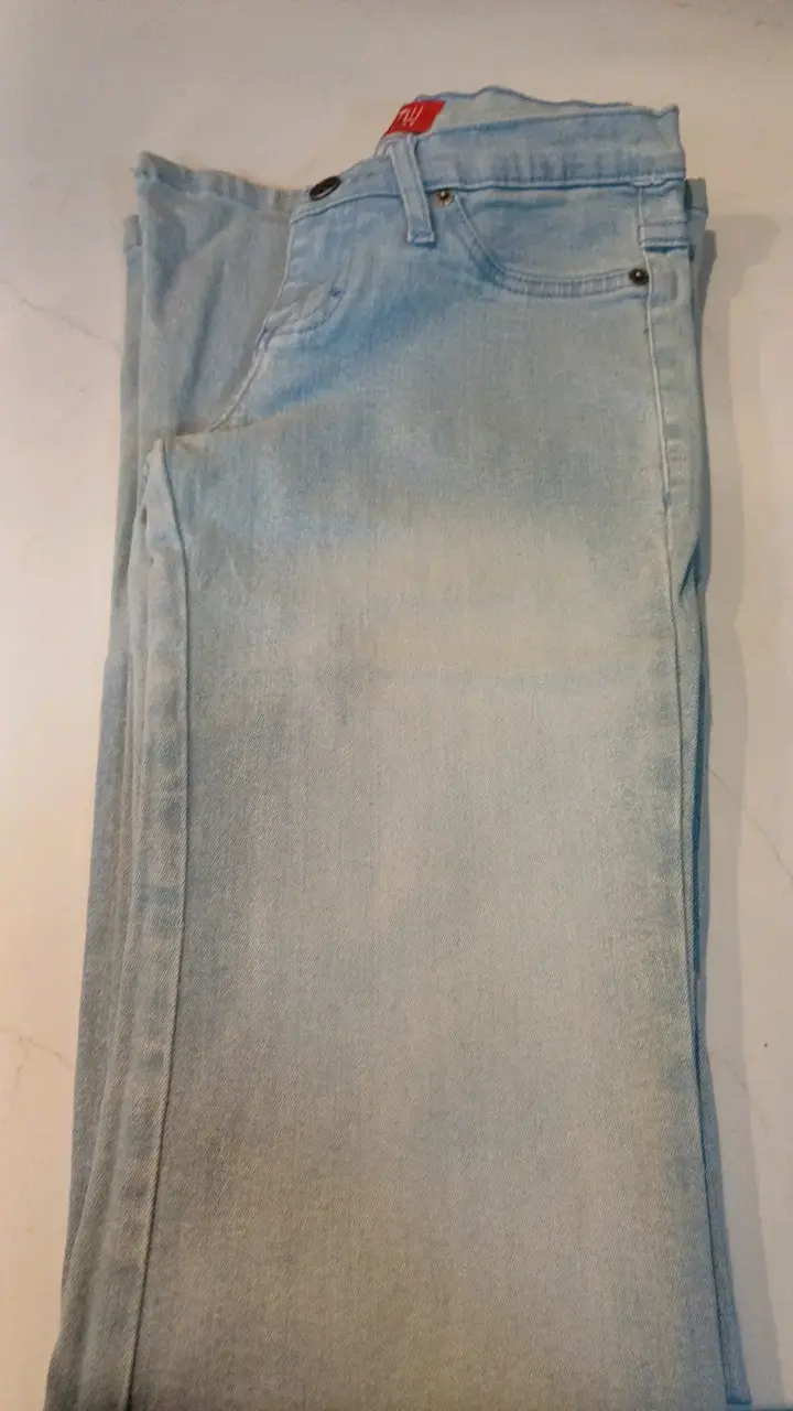 Jeans de mezclilla azul claro para mujer - 4