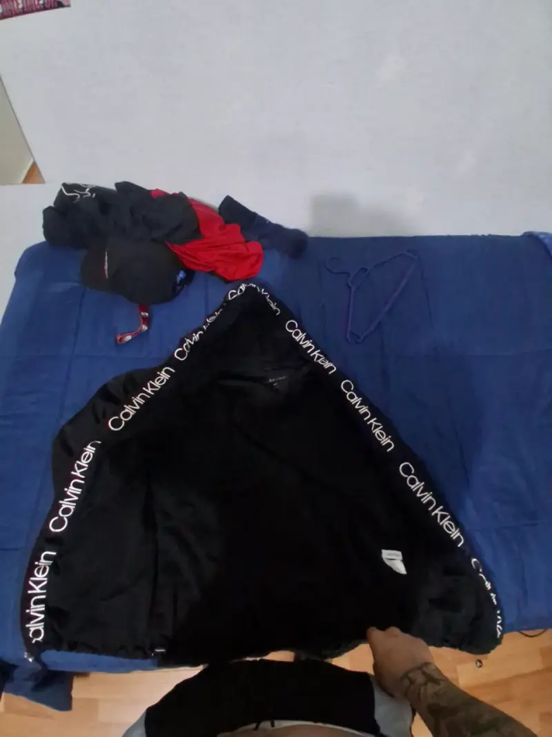 Chaqueta negra Calvin Klein repelente al agua - 3