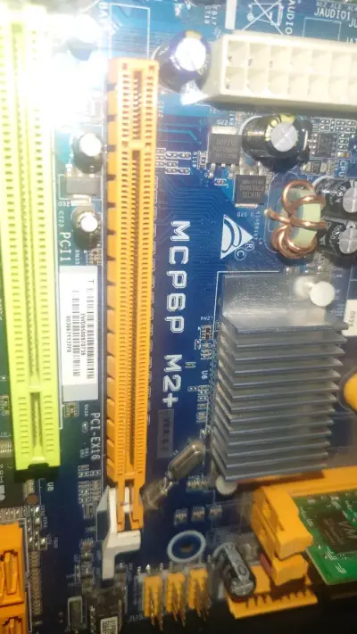 Placa Madre MCP6P M2+ 2gb ddr2 RETRO PC - miniatura 4